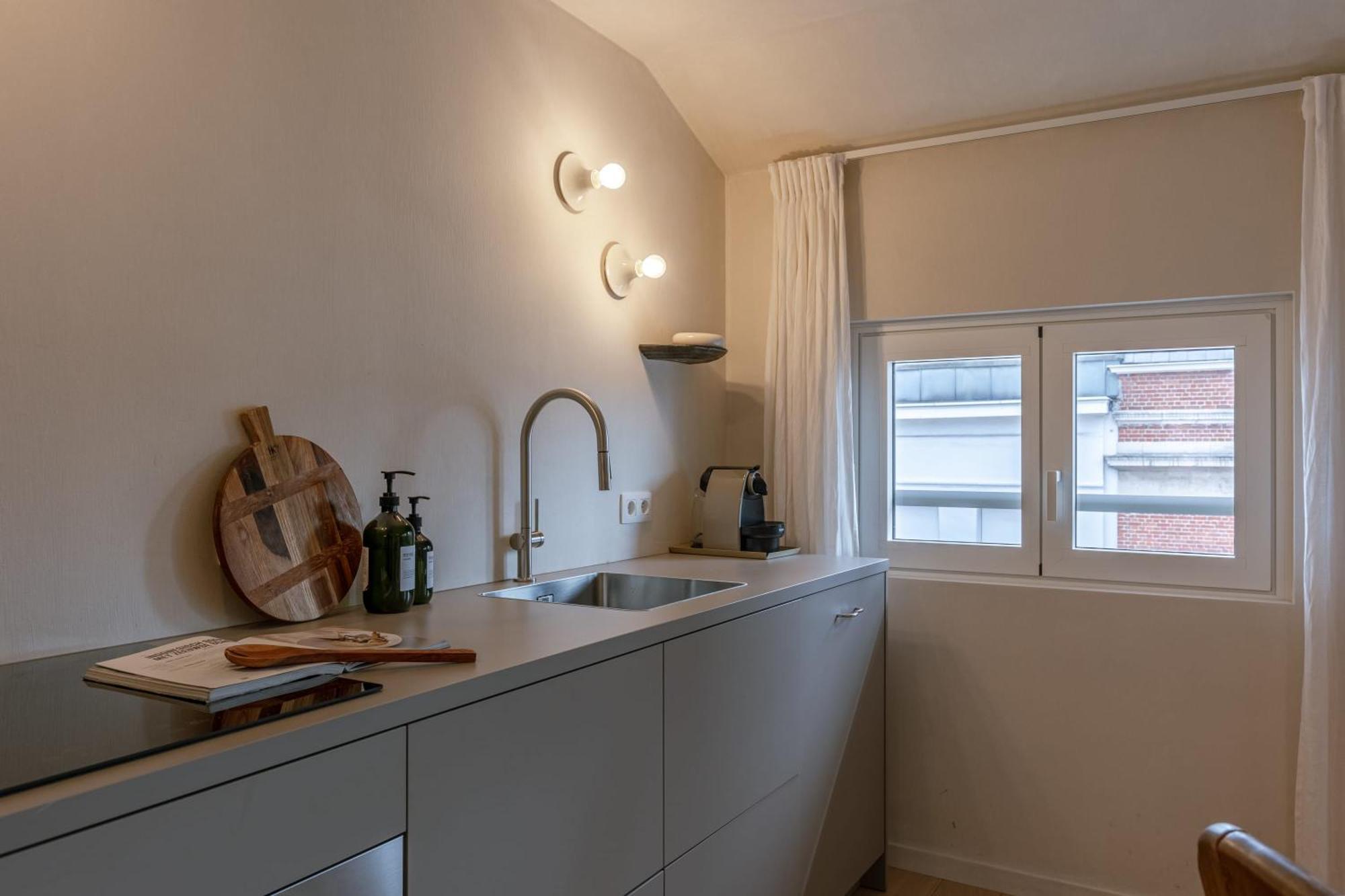 Апартаменти Huswell - Urban Getaway For Two In The Heart Of Антверпен Екстер'єр фото